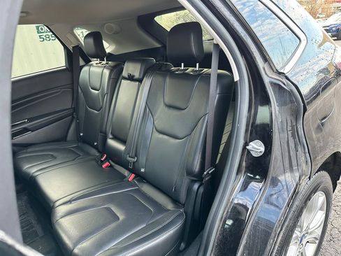 Used 2019 Ford Edge Titanium image 18