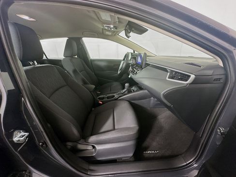 Used 2025 Toyota Corolla LE image 29