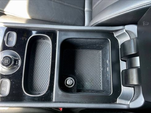 Used 2019 Bentley Bentayga AWD/4WD image 15