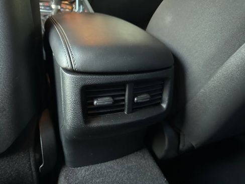 Used 2018 Dodge Challenger SXT image 30