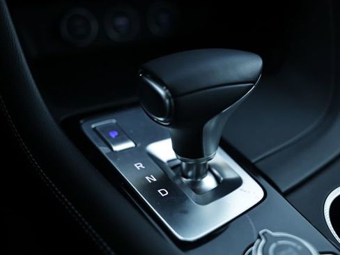 Used 2025 Genesis G70 2.5T image 39