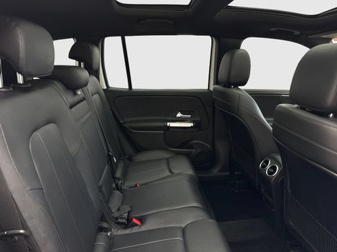 Used 2020 Mercedes-Benz GLB 250 4MATIC w/ Premium Package image 46