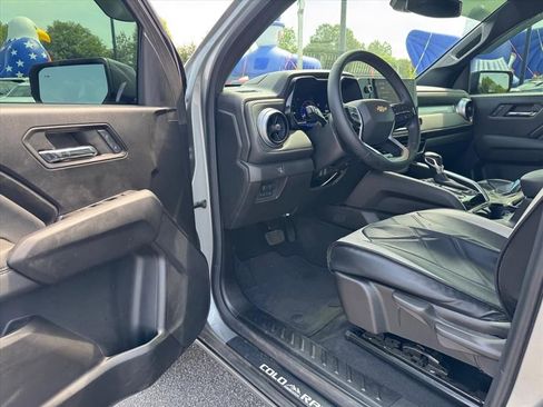 Used 2024 Chevrolet Colorado LT w/ LT Convenience Package RWD image 13