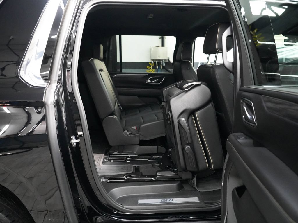 Used 2024 GMC Yukon XL SLT w/ SLT Luxury Package AWD/4WD image 34
