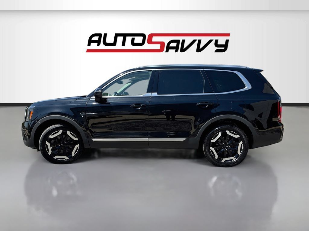 Used 2024 Kia Telluride EX w/ EX Captain's Chair Package AWD/4WD image 4