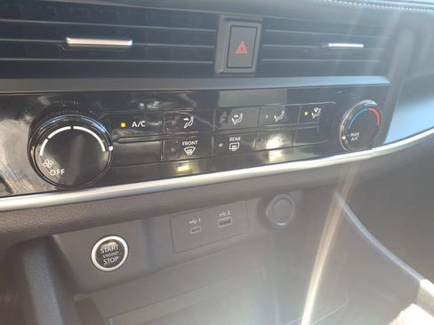 Used 2023 Nissan Rogue S AWD/4WD image 19