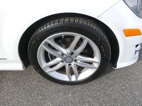 Used 2014 Mercedes-Benz C 250 Sedan image 32