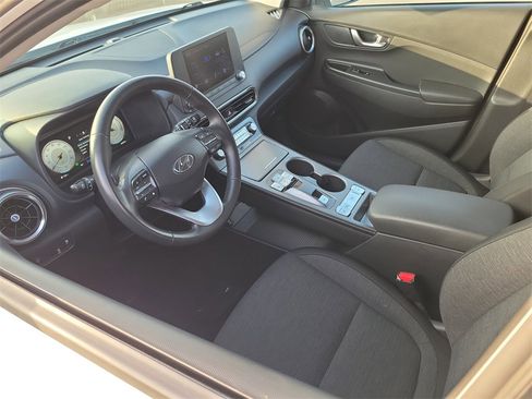 Used 2022 Hyundai Kona SEL w/ Convenience Package image 3