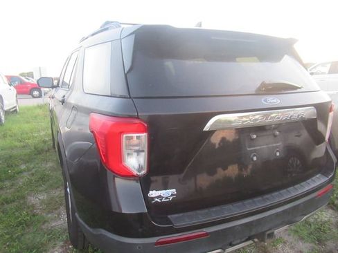 Used 2021 Ford Explorer XLT w/ Equipment Group 202A RWD image 4
