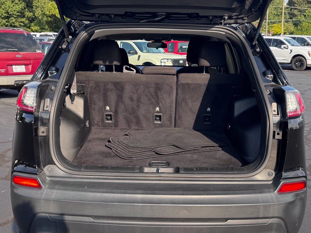 Used 2019 Jeep Cherokee Latitude w/ Popular Appearance Group AWD/4WD image 35
