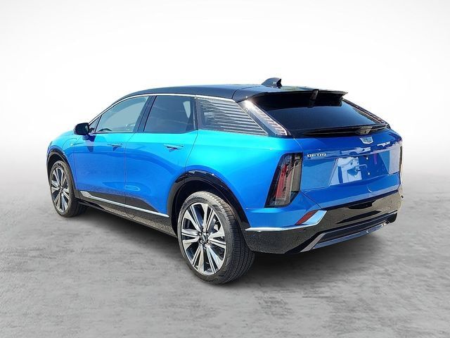 Certified 2025 Cadillac Optiq Luxury 2 AWD/4WD image 6