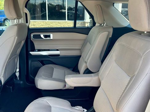 Used 2022 Ford Explorer XLT image 19