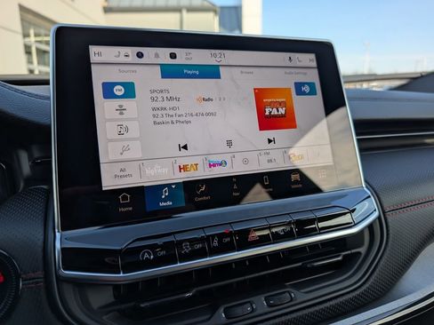 New 2026 Jeep Compass Trailhawk w/ Sun, Sound & Navigation Group AWD/4WD image 25