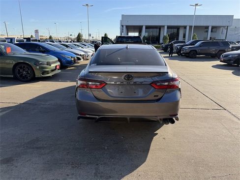 Used 2023 Toyota Camry SE image 6