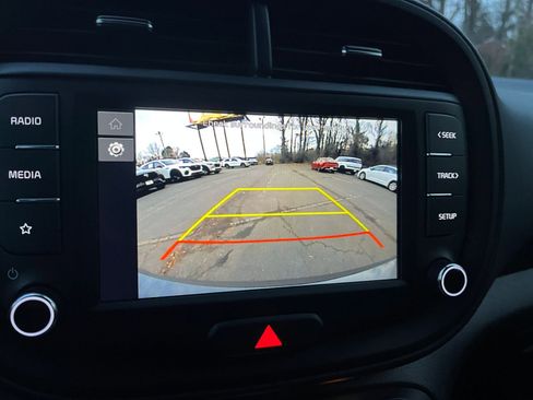 Used 2025 Kia Soul LX w/ LX Technology Package image 22