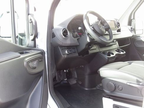 New 2025 Mercedes-Benz Sprinter 2500 image 10