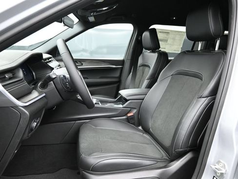 New 2026 Jeep Grand Cherokee L 4WD image 4