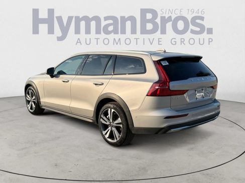 Used 2025 Volvo V60 B5 Cross Country Plus AWD/4WD image 5