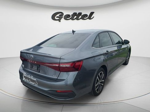 Used 2025 Volkswagen Jetta SE FWD image 3
