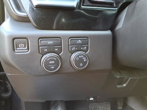 Used 2022 Chevrolet Silverado 1500 LT AWD/4WD image 17