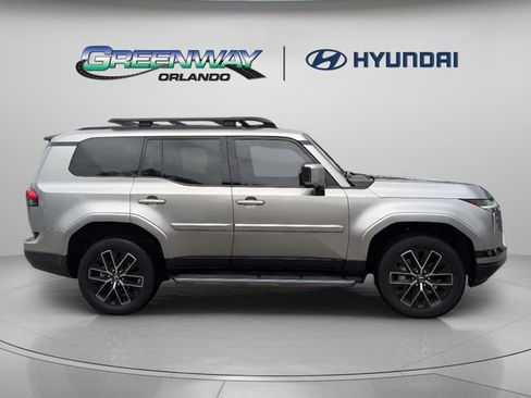Used 2024 Lexus GX 550 w/ Accessory Package (31) AWD/4WD image 9