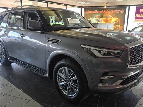 Used 2018 INFINITI QX80 4WD w/ Driver Assistance Package image 4