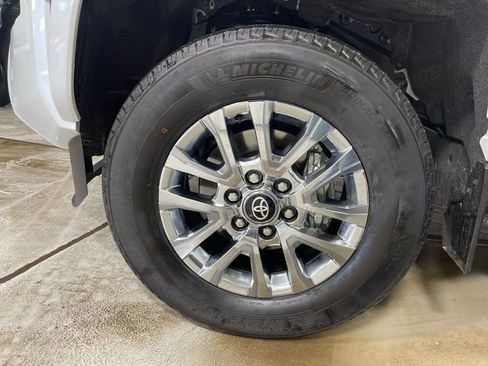 Used 2025 Toyota Tacoma Limited AWD/4WD image 10