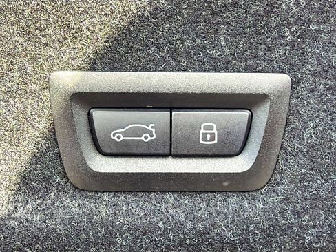 Used 2025 BMW 330i Sedan image 12