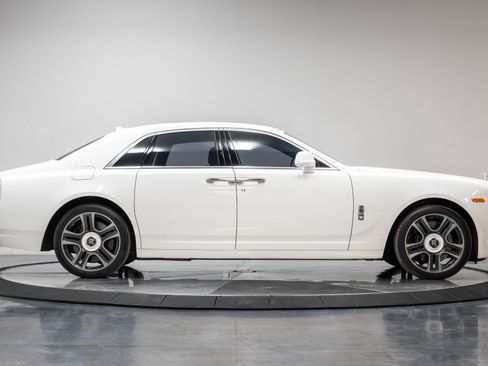 Used 2016 Rolls-Royce Ghost image 21