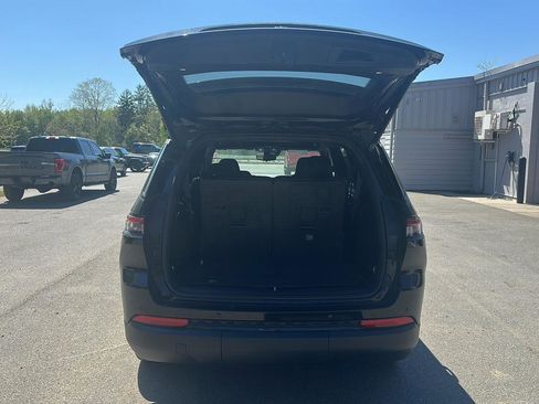 Used 2022 Jeep Grand Cherokee L Laredo image 10