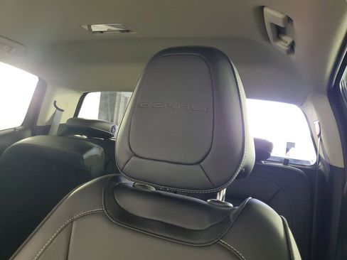 Used 2021 GMC Canyon Denali image 29