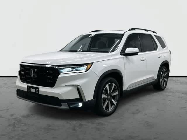 Certified 2025 Honda Pilot Touring image 1