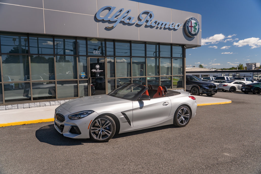Used 2022 BMW Z4 M40i w/ Premium Package RWD image 2