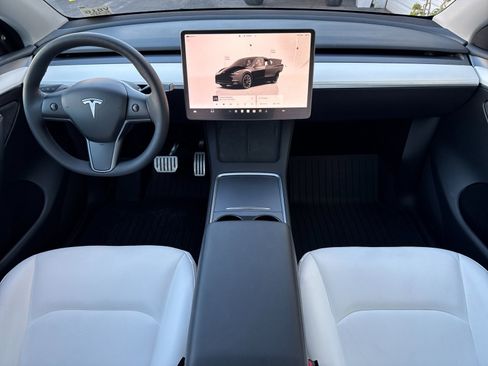 Used 2023 Tesla Model Y Performance image 13