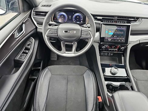 Used 2023 Jeep Grand Cherokee Altitude image 12