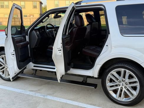 Used 2017 Ford Expedition Platinum RWD image 10