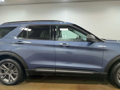 Used 2021 Ford Explorer XLT w/ Equipment Group 202A AWD/4WD image 32