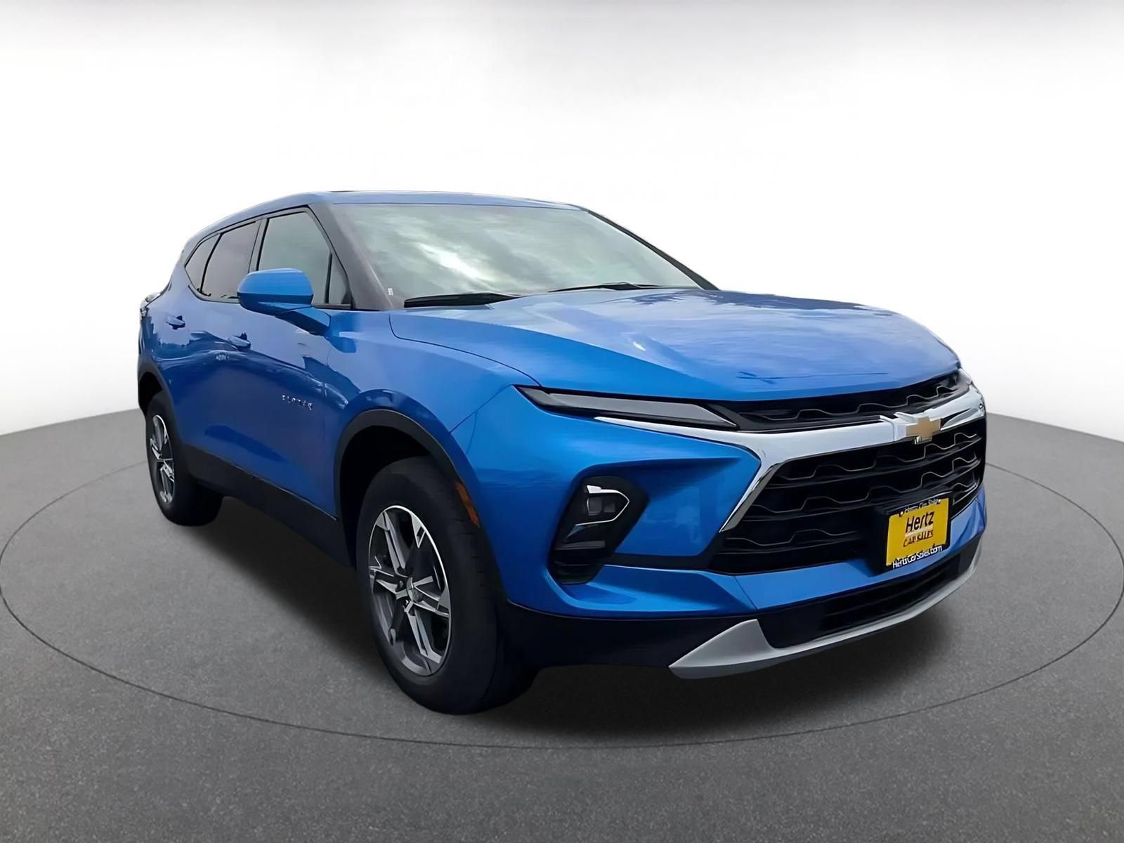 Used 2025 Chevrolet Blazer LT FWD image 3