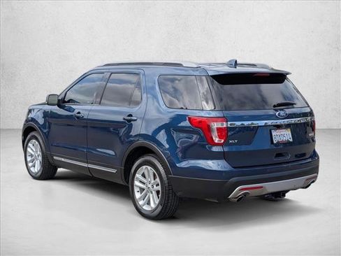 Used 2017 Ford Explorer XLT w/ Equipment Group 202A FWD image 8
