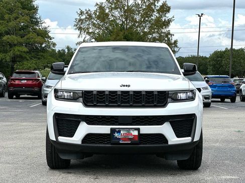 New 2026 Jeep Grand Cherokee Altitude RWD image 10