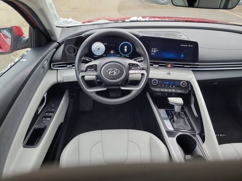 Used 2023 Hyundai Elantra Limited image 10