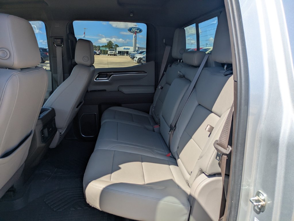 Used 2022 Chevrolet Silverado 1500 LT w/ Z71 Off-Road Package AWD/4WD image 8