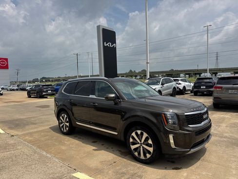 Used 2022 Kia Telluride EX w/ EX Premium Package FWD image 11