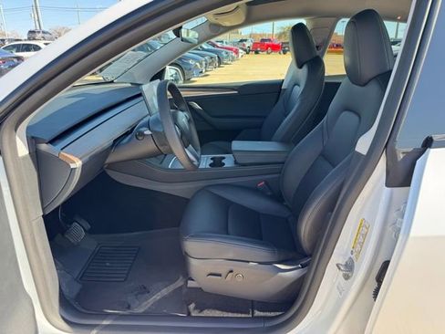Used 2025 Tesla Model Y Long Range image 12
