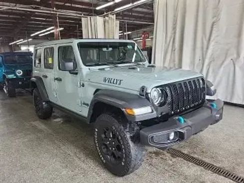 Used 2023 Jeep Wrangler Unlimited w/ Sun & Screen Package image 5