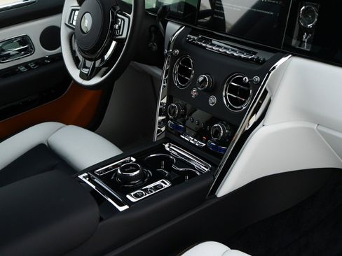 Used 2026 Rolls-Royce Cullinan image 22