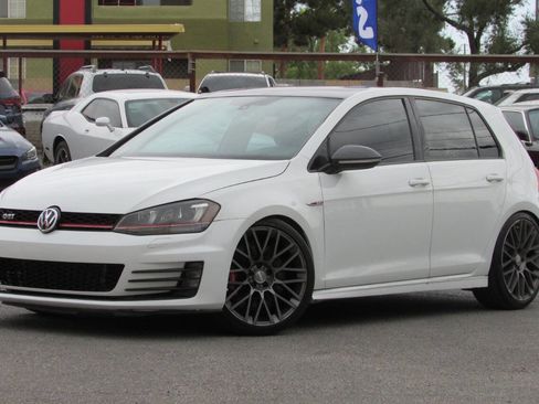 Used 2015 Volkswagen Golf 4-Door image 3