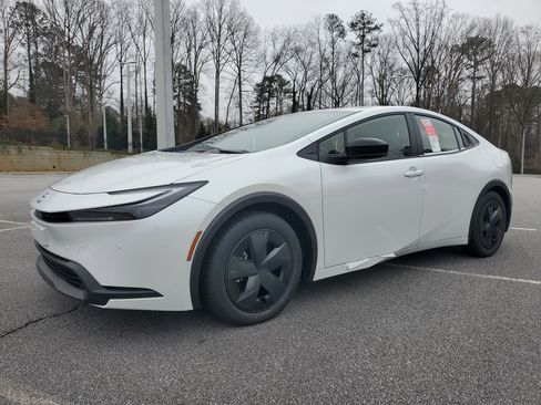 New 2026 Toyota Prius LE image 3