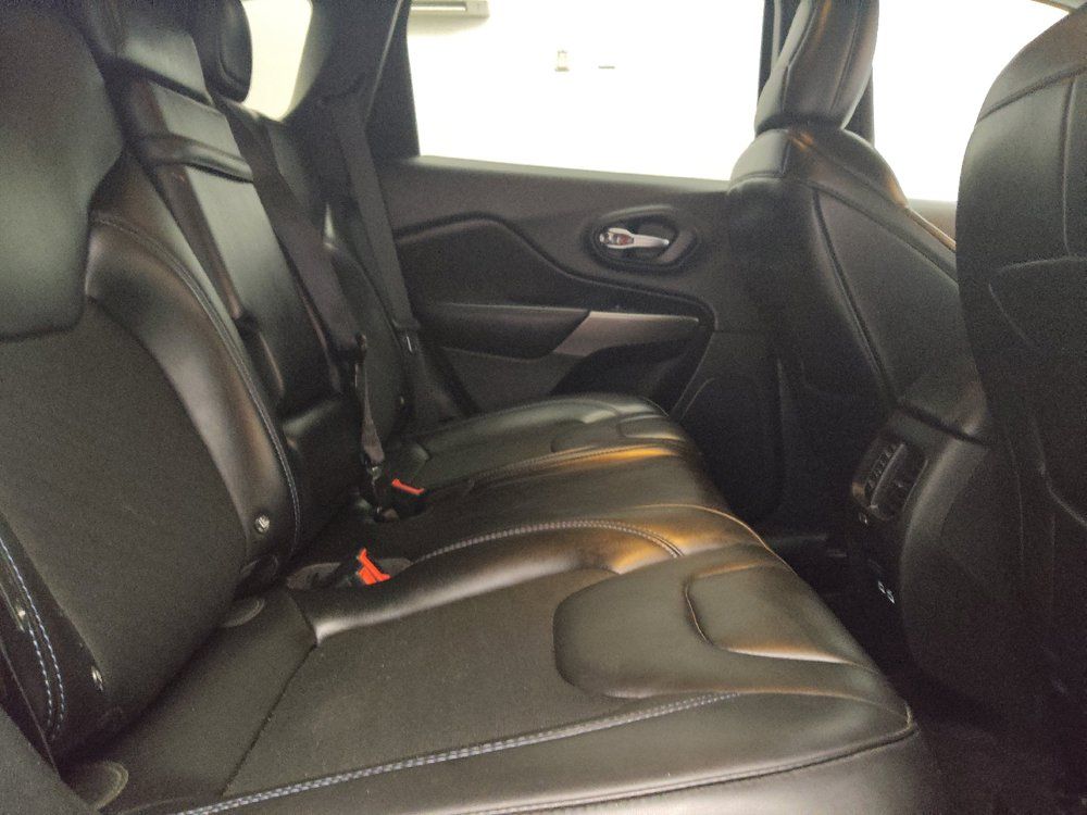 Used 2019 Jeep Cherokee Latitude Plus AWD/4WD image 19
