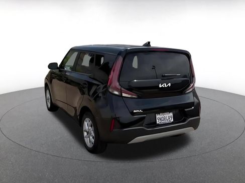 Used 2025 Kia Soul LX w/ LX Technology Package FWD image 15